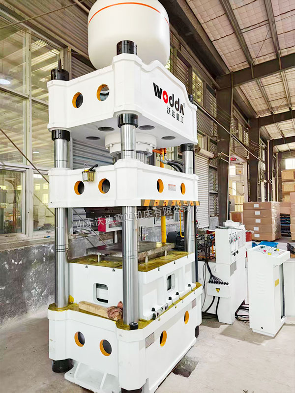 315噸不銹鋼托盤拉伸液壓機調試 315噸不銹鋼托盤拉伸液壓機調試