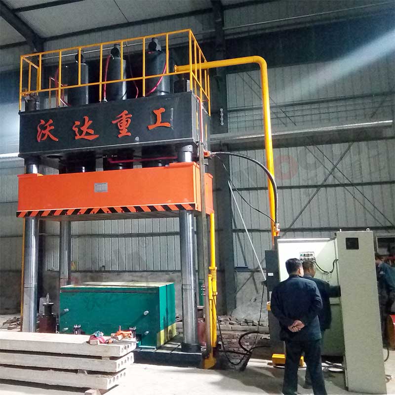 1000噸三梁四柱液壓機(jī) 1000噸三梁四柱液壓機(jī)