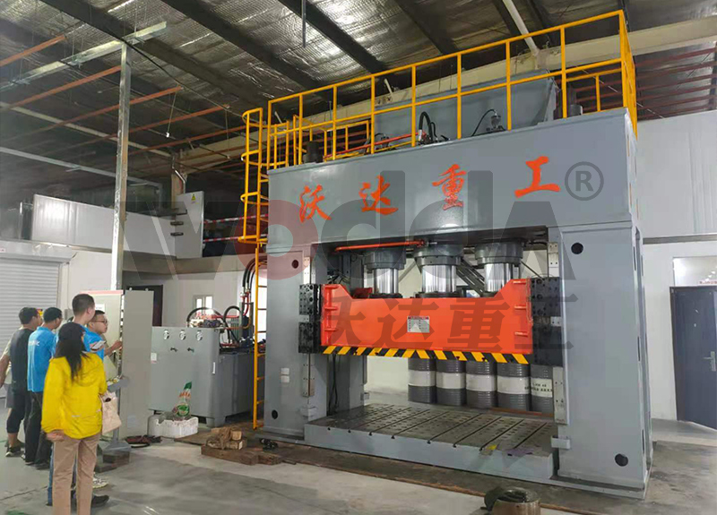 1000噸框架式液壓機客戶現(xiàn)場 1000噸框架式液壓機客戶現(xiàn)場