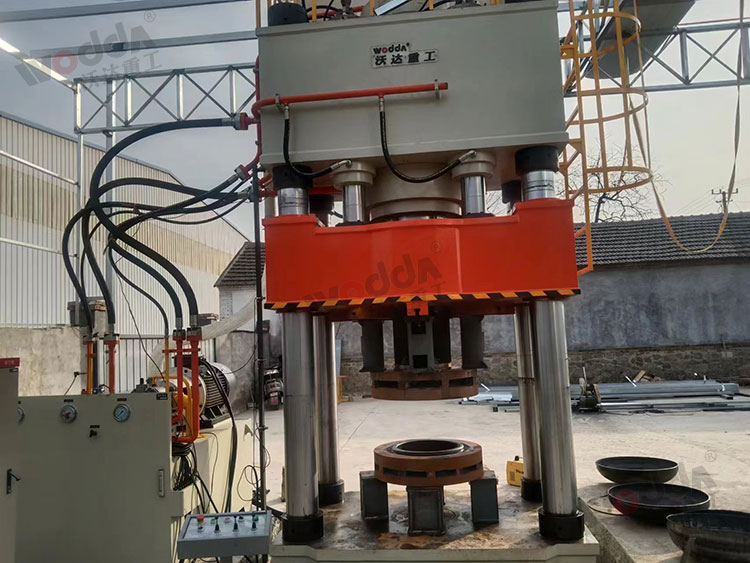 800噸封頭液壓機(jī) 800噸封頭液壓機(jī)