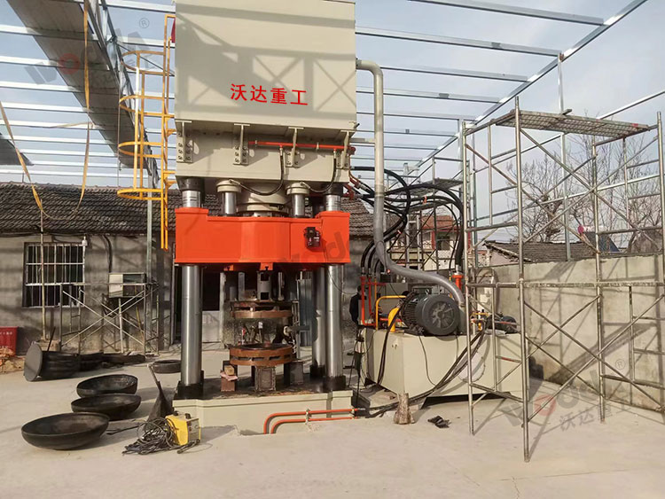 800噸封頭液壓機(jī) 800噸封頭液壓機(jī)