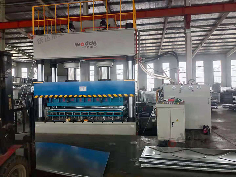 1000噸不銹鋼水箱板拉伸液壓機(jī)(圖3) 1000噸不銹鋼水箱板拉伸液壓機(jī)(圖3)