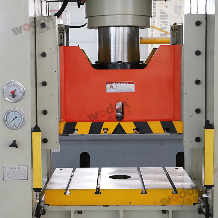 200噸框架式液壓機(活塞與工作臺).jpg 200噸框架式液壓機(活塞與工作臺).jpg