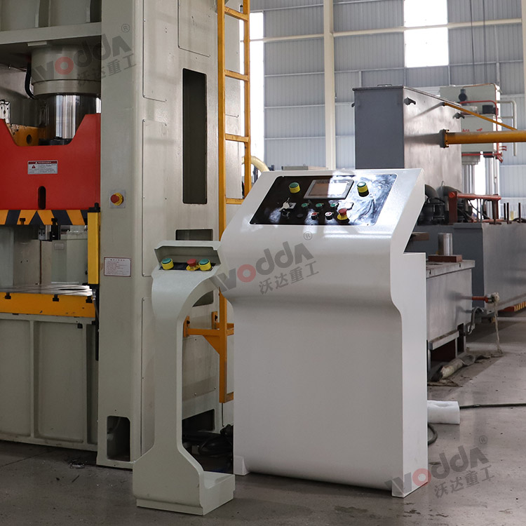 200噸框架式液壓機(移動控制臺與電氣面板).jpg 200噸框架式液壓機(移動控制臺與電氣面板).jpg