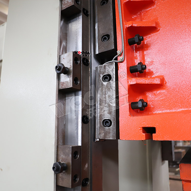 200噸框架式液壓機(jī)(導(dǎo)軌) 200噸框架式液壓機(jī)(導(dǎo)軌)