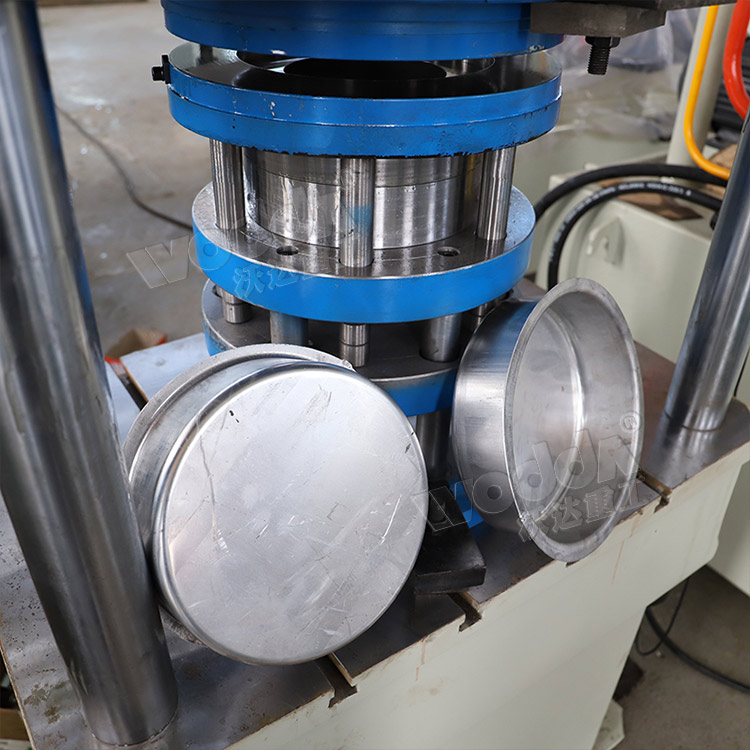 100噸四柱拉伸液壓機(模具) 100噸四柱拉伸液壓機(模具)