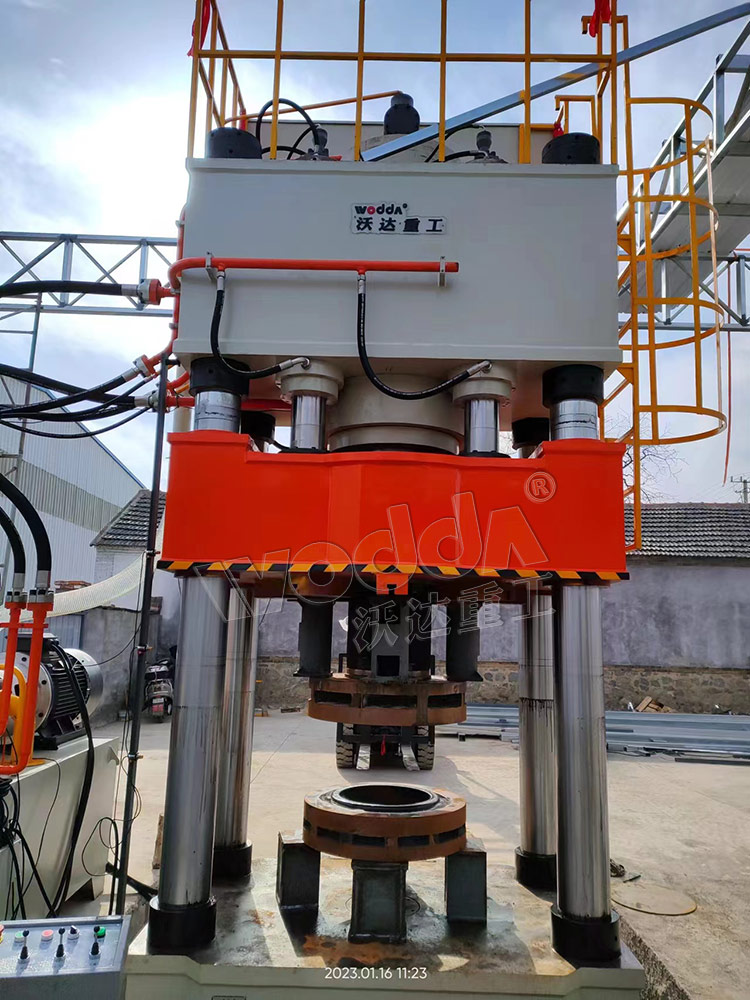 800噸封頭拉伸液壓機客戶現場