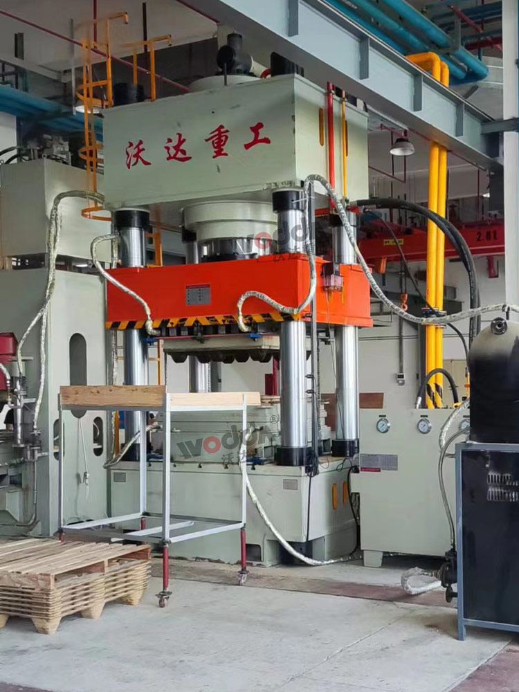 1000噸木屑托盤(pán)成型液壓機(jī)客戶現(xiàn)場(chǎng)