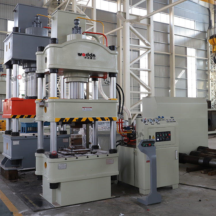 200噸四柱液壓機車間實拍 200噸四柱液壓機車間實拍