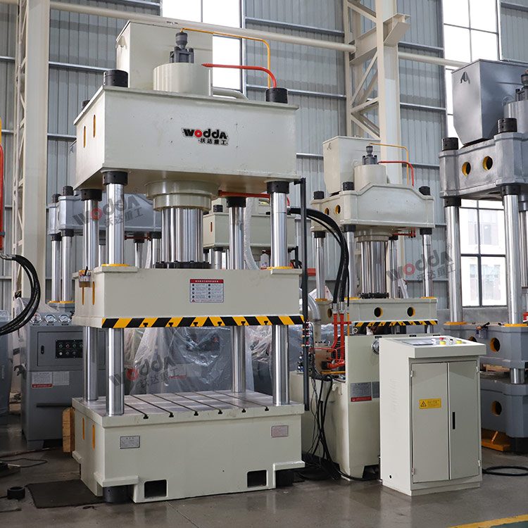 315噸四柱液壓機(jī)車間實(shí)拍 315噸四柱液壓機(jī)車間實(shí)拍