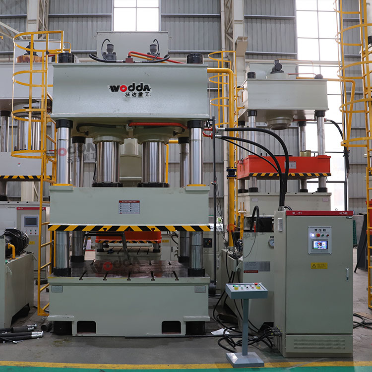 630噸三梁四柱液壓機 630噸三梁四柱液壓機