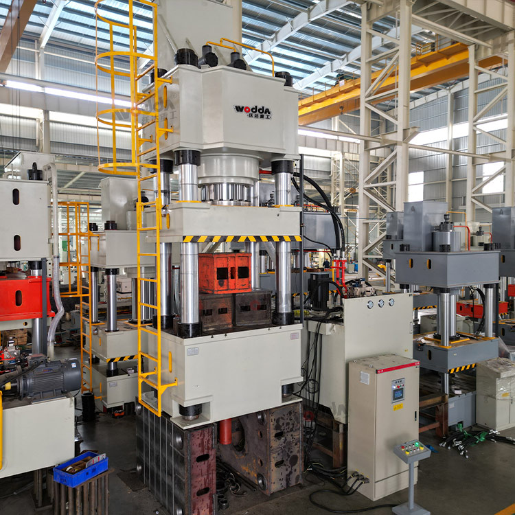 1000噸三梁四柱液壓機(jī)(單缸) 1000噸三梁四柱液壓機(jī)(單缸)