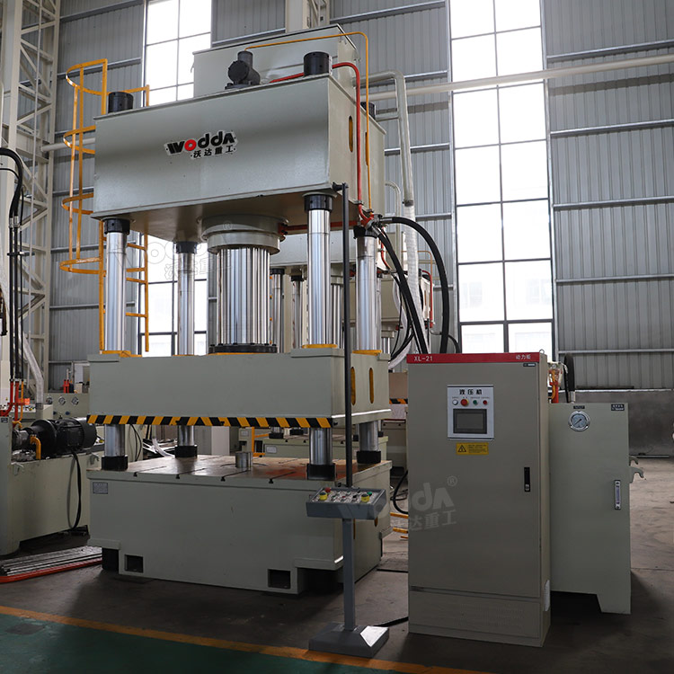 500噸三梁四柱液壓機車間實物 500噸三梁四柱液壓機車間實物