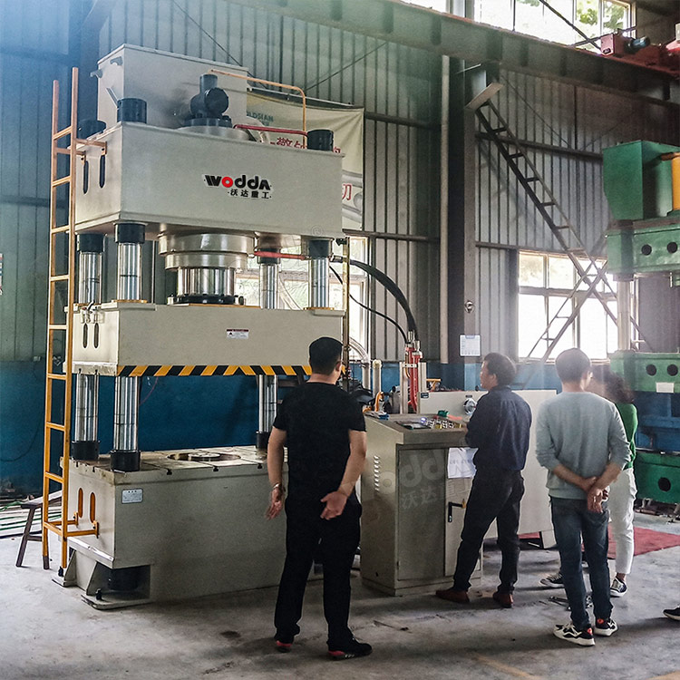 不銹鋼水箱板拉伸液壓機客戶現場 不銹鋼水箱板拉伸液壓機客戶現場