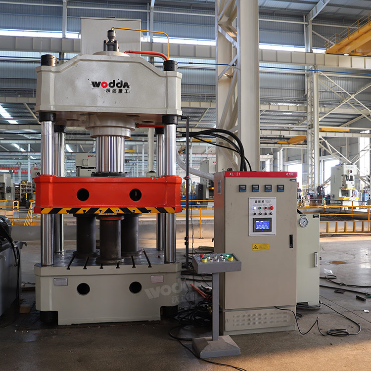 315噸四柱液壓機車間實物 315噸四柱液壓機車間實物