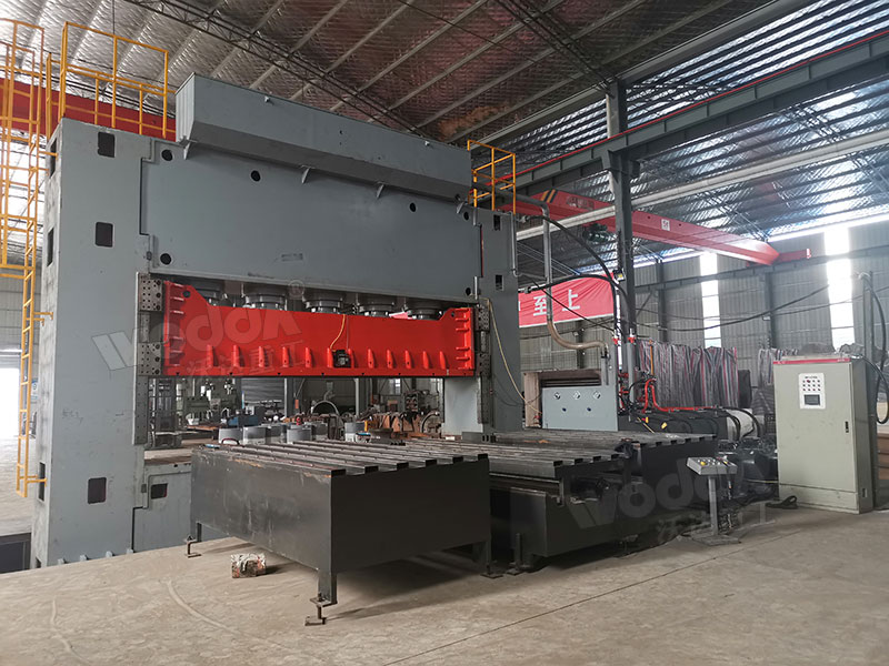 2000噸金屬波紋板成型液壓機現場 2000噸金屬波紋板成型液壓機現場