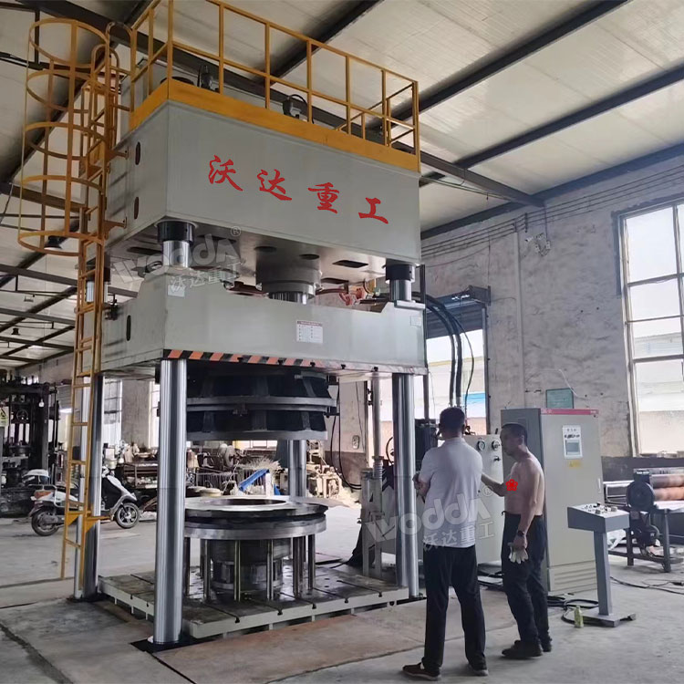 800噸鋁鍋拉伸液壓機現場