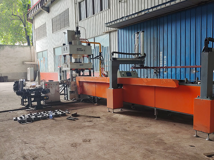 200噸礦用錨桿托盤生產(chǎn)線現(xiàn)場(chǎng) 200噸礦用錨桿托盤生產(chǎn)線現(xiàn)場(chǎng)