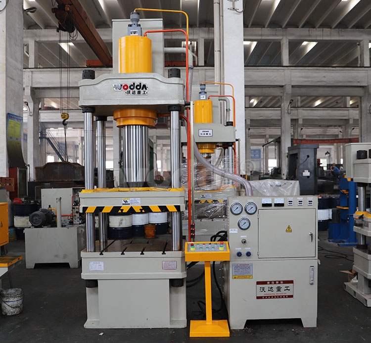 200噸三梁四柱液壓機 200噸三梁四柱液壓機